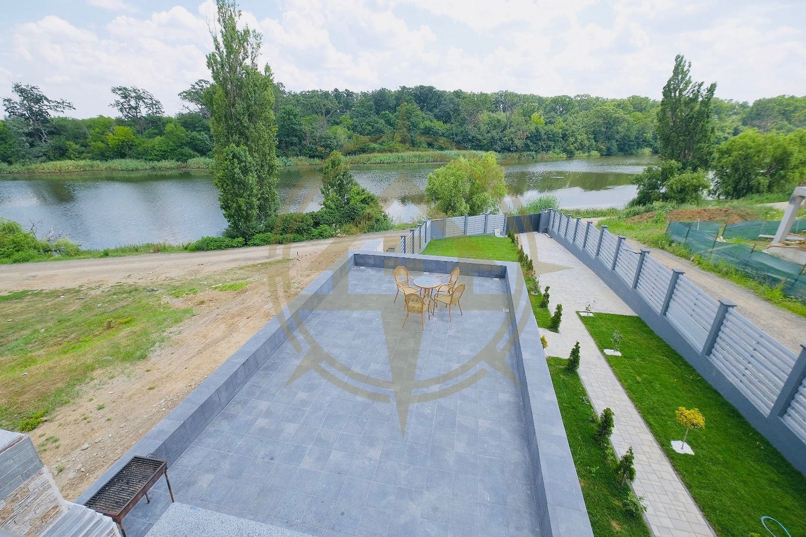 DOM00290 - Vila cu piscina 1000 mp teren la lac in Balotest