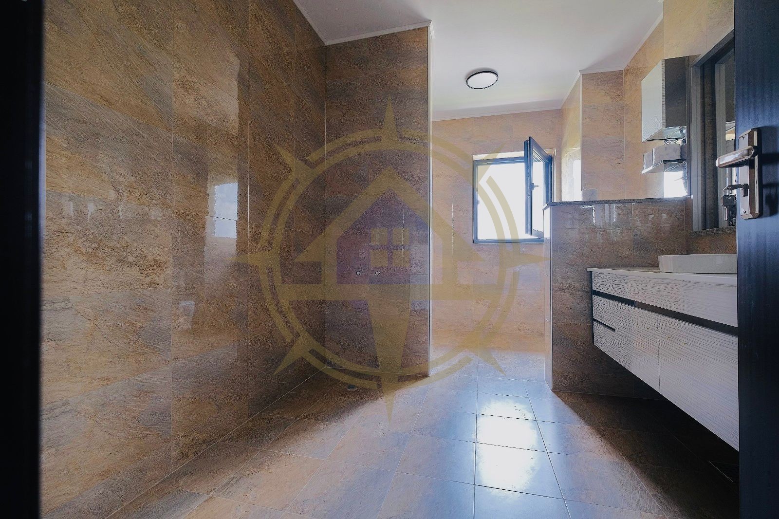 DOM00290 - Vila cu piscina 1000 mp teren la lac in Balotest