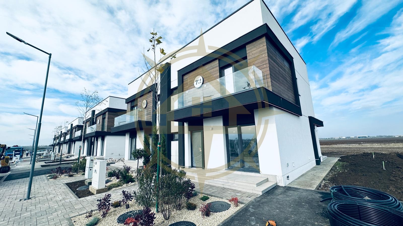 DOM00298 - Vila cu panouri solare in complex rezidential