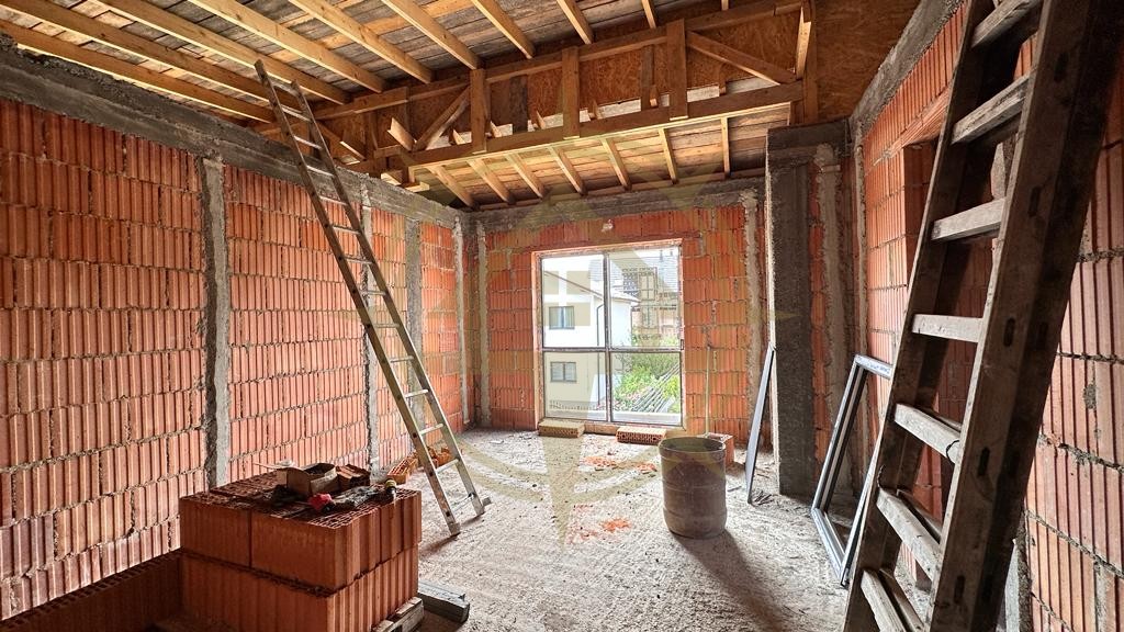 DOM00374 - Vila tip duplex Corbeanca cu pereti dublii