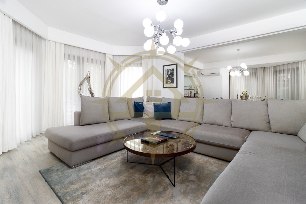 DOM00379 - Vila cu piscina 2000 mp teren in Corbeanca