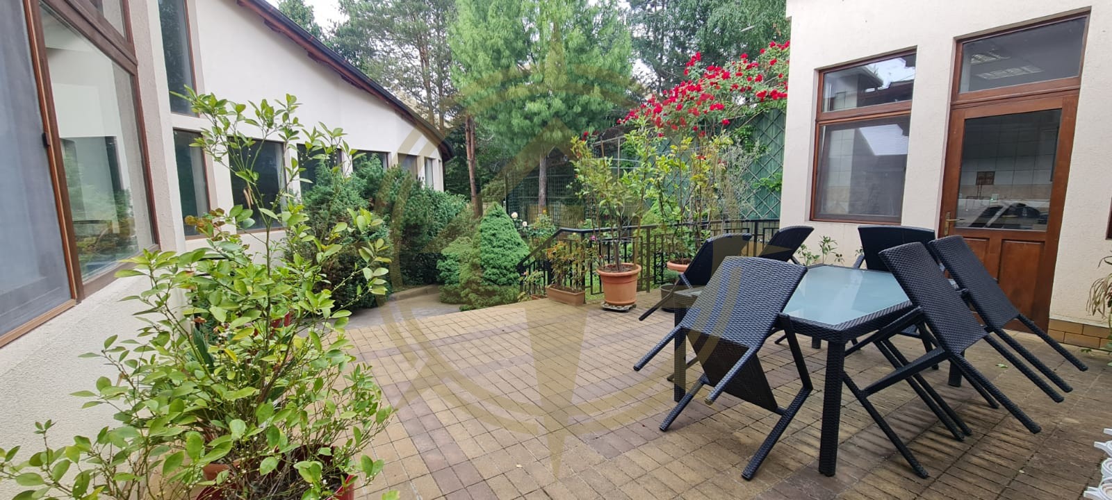 DOM00443 - Vila  la lac cu ponton si piscina Snagov