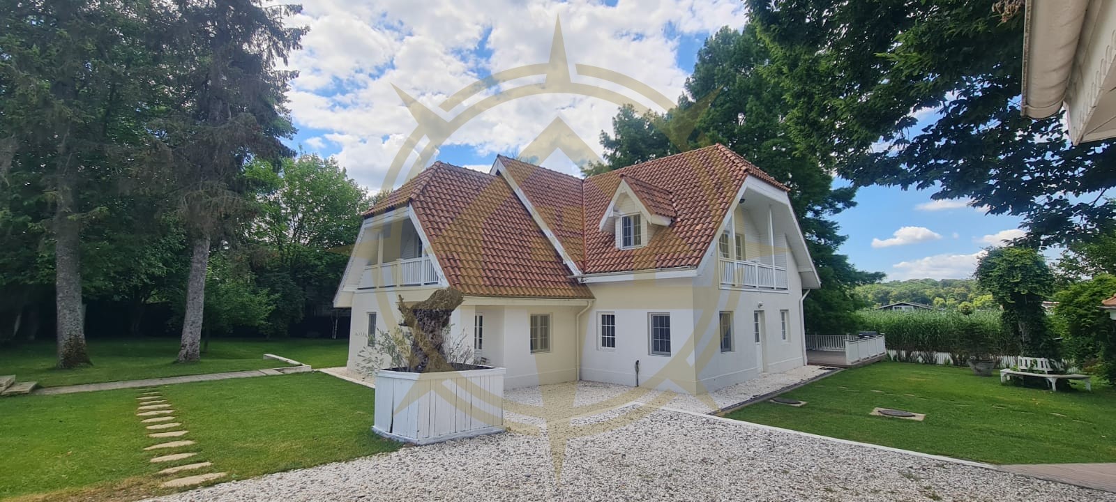 DOM00445 - Vila de poveste la lac cu ponton in Snagov